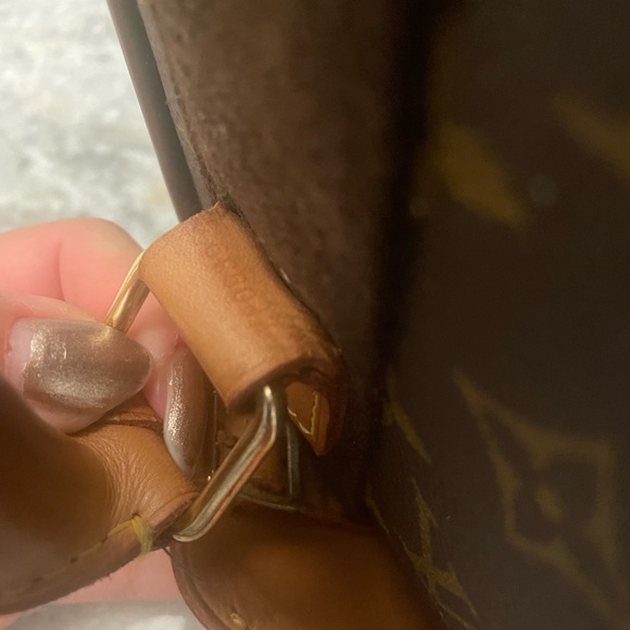 Authentic Louis Vuitton suitcase - Picture 14 of 16